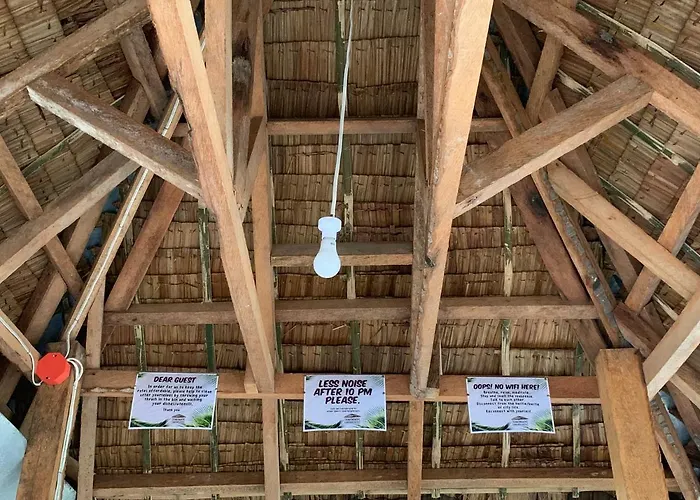 Suba Nipa Huts ホームステイ *